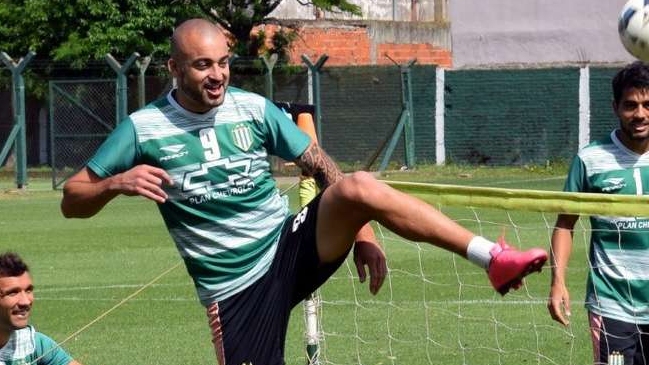 Santiago Silva rescindió contrato con Banfield y quedó con vía libre para llegar a la UC