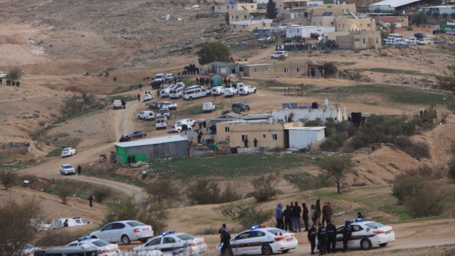 Un policía israelí y un profesor árabe israelí mueren durante incidentes por demolición