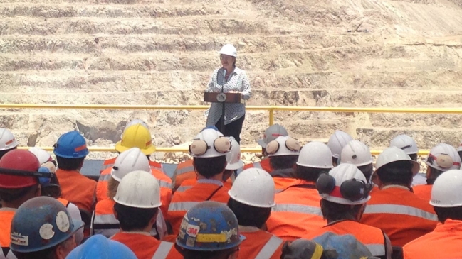 Presidenta Bachelet solidarizó con el presidente del directorio de Codelco tras atentado