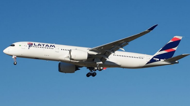Descubrieron una bala en el fuselaje de avión de Latam que aterrizó en Brasil