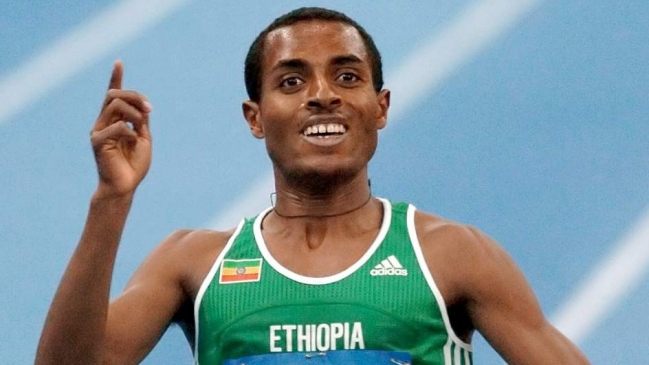 Kenenisa Bekele se tropezó en la largada y debió retirarse del maratón de Dubai