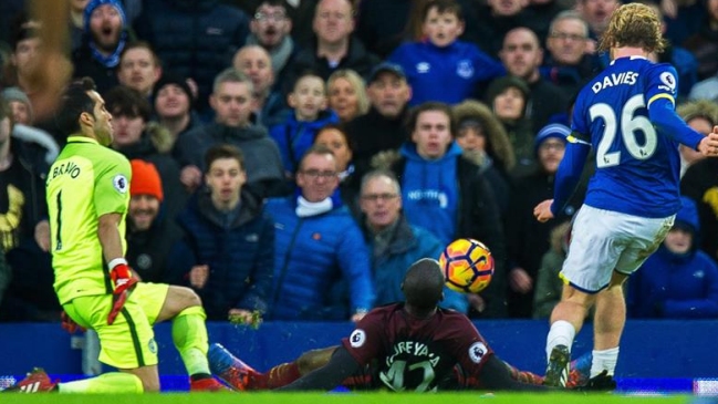 Josep Guardiola defendió a Claudio Bravo: Nuestra posición en la tabla no pasa por el arquero