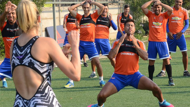 Yamna Lobos hizo bailar zumba a jugadores de la 