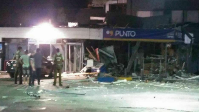 Robo con explosión a cajero destruyó servicentro en Huechuraba