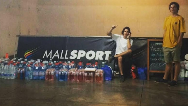 Ignacio Casale ayuda a recolectar agua para la Región de O'Higgins