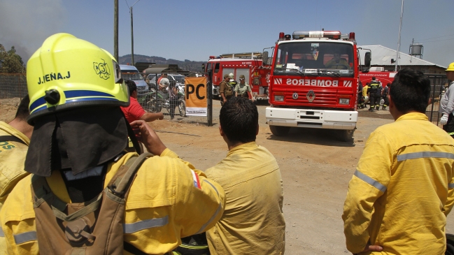 Incendios forestales: Por error, carros de Bomberos no pudieron cargar combustible