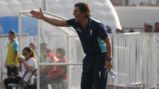 Mario Salas cerró la puerta para la llegada de más refuerzos a Universidad Católica