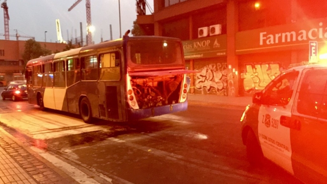 Bus del Transantiago se incendió en la Alameda