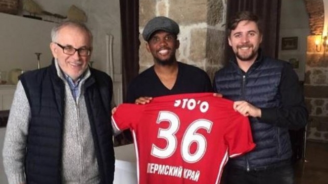 Samuel Eto'o fichó en FC Amkar del fútbol ruso