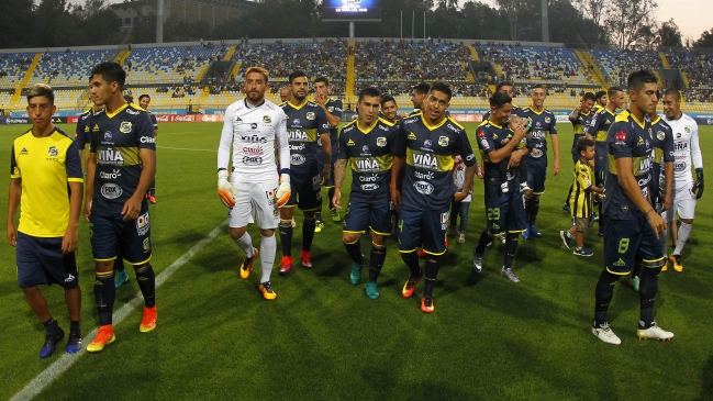 Lanús amargó a Everton en la “Noche Oro y Cielo”