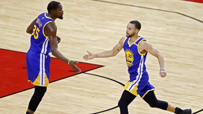 Stephen Curry lideró el ataque en categórico triunfo de Golden State Warriors