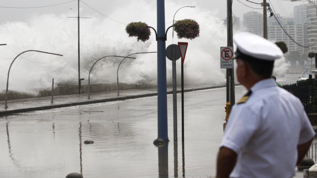 Armada mantuvo alerta de marejadas anormales en la costa de la zona central