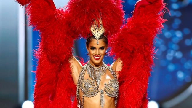 La francesa Iris Mittenaere devuelve a Europa la corona de Miss Universo