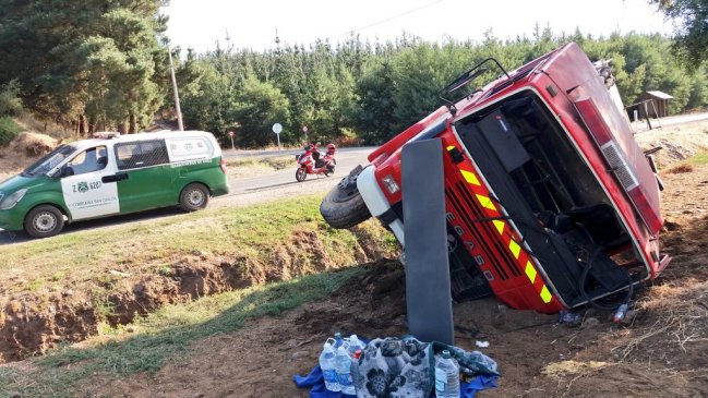 Nueve bomberos lesionados tras volcamiento en la Región del Biobío