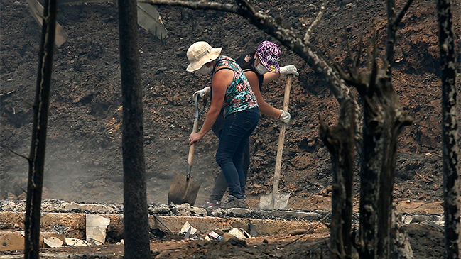 Balance oficial: 61 incendios en combate, 1.047 casas quemadas y 3.782 damnificados