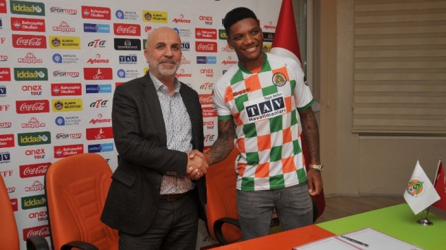 Junior Fernandes seguirá su carrera en Alanyaspor de Turquía