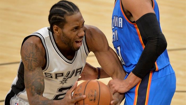 San Antonio Spurs venció a Oklahoma City Thunder bajo la inspiración de Kawhi Leonard