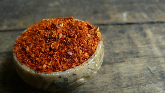 Minsal por merkén tóxico: Pudo haber contaminación inicial en la materia prima