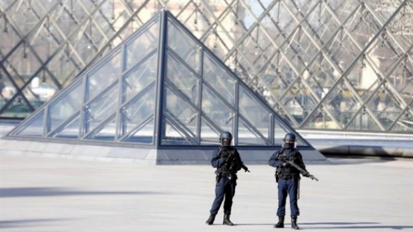 Donald Trump atribuyó el ataque en el Louvre a un 
