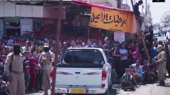 Estado Islámico amputó las manos a dos niños que rehusaron ejecutar a civiles