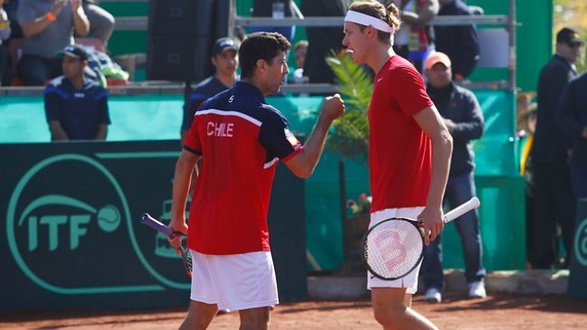 Chile busca asegurar en el dobles la serie de Copa Davis ante República Dominicana