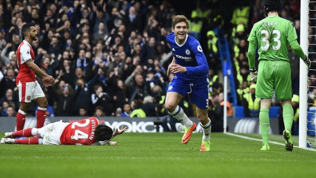 Arsenal cayó ante Chelsea y se alejó aún más de la lucha por el título en Inglaterra