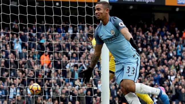 Gabriel Jesús le dio el triunfo a Manchester City en los descuentos ante Swansea