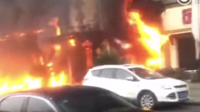 Incendio en salón de masajes dejó al menos 18 muertos en China