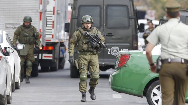 Operativo por carabinero que impidió ingreso de su esposa a su domicilio