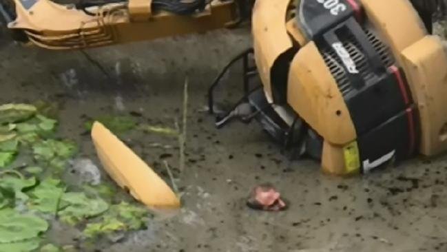 La postura de yoga que salvó a un hombre de morir bajo el lodo