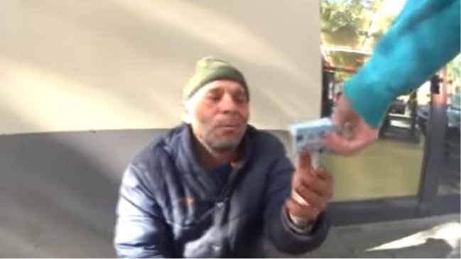 Youtuber que le dio galletas con pasta de diente a indigente deberá enfrentar a la justicia