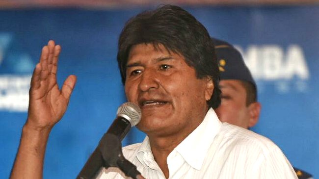 Evo Morales enrostra a Chile el 