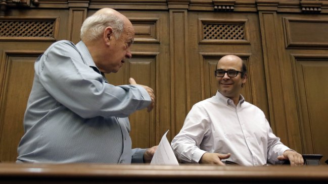 Insulza y Atria piden adelantar la definición presidencial del PS