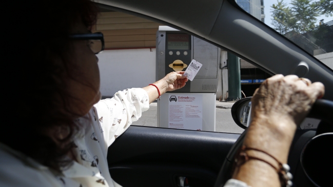 Diputado DC: Ley de Estacionamientos es pro centros comerciales y pro empresas