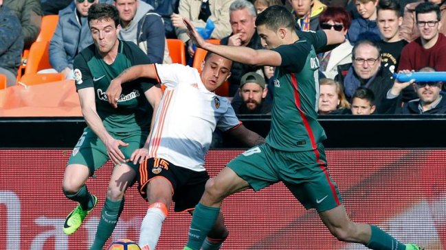 Fabián Orellana fue clave en vital triunfo de Valencia en la liga española