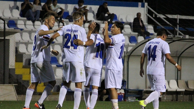 Deportes Santa Cruz goleó a La Pintana y acecha el liderato de Barnechea