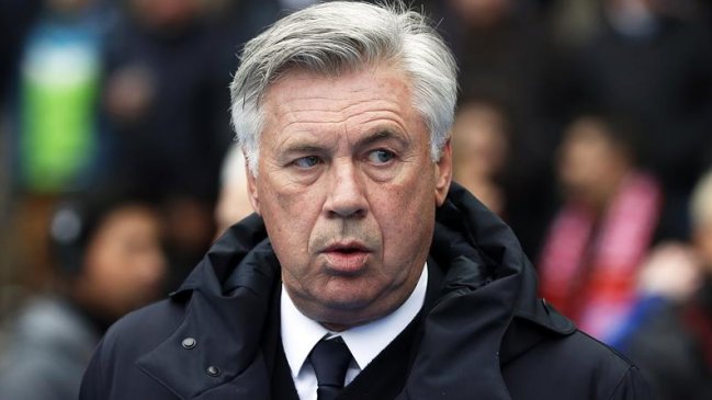 Polémica en Alemania por obsceno gesto de Carlo Ancelotti a hincha que le escupió