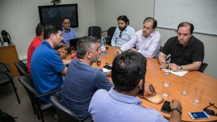   Trabajadores y ejecutivos de Escondida se reunieron este lunes 