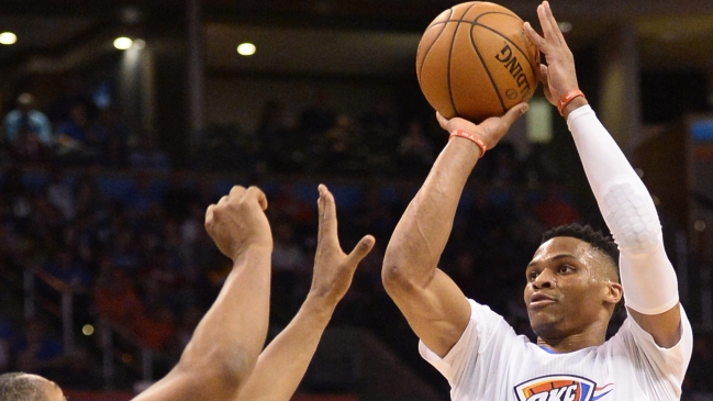 Russell Westbrook condujo el triunfo de los Thunder sobre los complicados Lakers