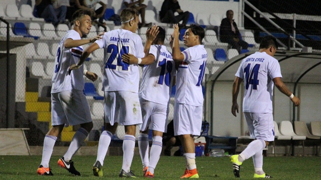Santa Cruz salvó un empate en su visita a Lota Schwager en Segunda División