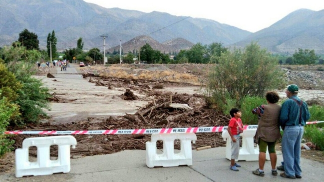 Onemi: Hay cuatro desaparecidos por crecida de estero en Calle Larga