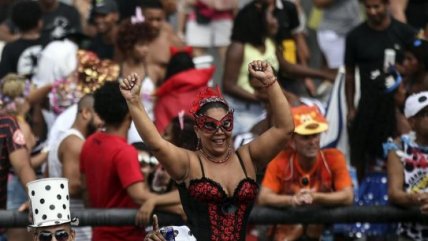 Primer día del Carnaval se tomó las calles de Río