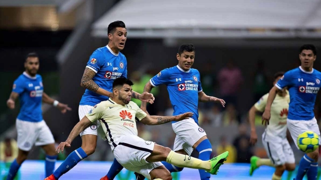 Enzo Roco fue expulsado en caída de Cruz Azul ante América en la liga mexicana