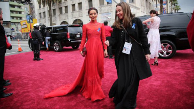 Celebridades protestaron contra Trump en la alfombra roja de los Oscar