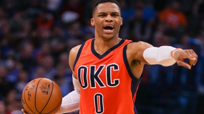 Westbrook logra otro triple-doble y dirige el triunfo de Oklahoma