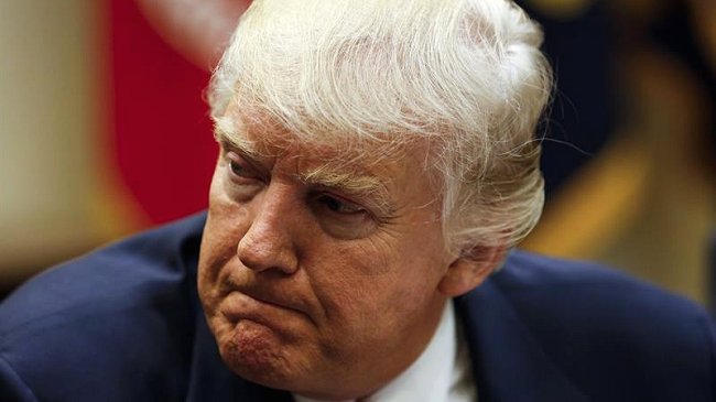 Trump hace leña del árbol caído tras bochorno en los Premios Oscar