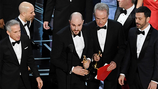 Academia de Hollywood pidió perdón por el error del Oscar a Mejor Película