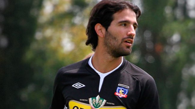 Ex jugador de Colo Colo recibió un insólito codazo del árbitro en partido de la Copa Sudamericana