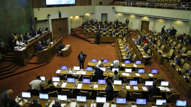 Diputado PS presentó proyecto para rebajar la dieta parlamentaria