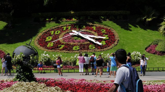 Mujer que manipuló icónico reloj de flores de Viña del Mar arriesga millonario pago